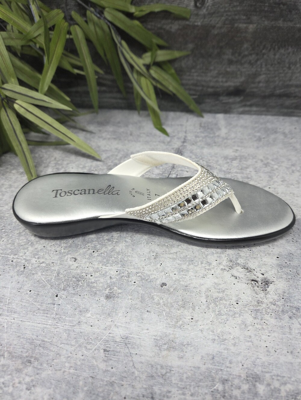 Toscanella Silver Metallic Jeweled Thong Sandals Flip Flops Size 7 - Picture 3 of 8